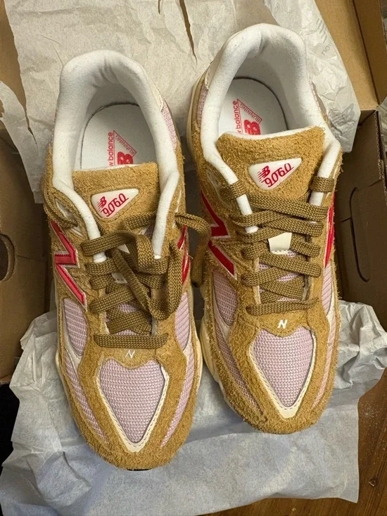 NIB New Balance 9060 Sneakers - Beige & Pink, women’s 8.5 - Picture 3 of 6